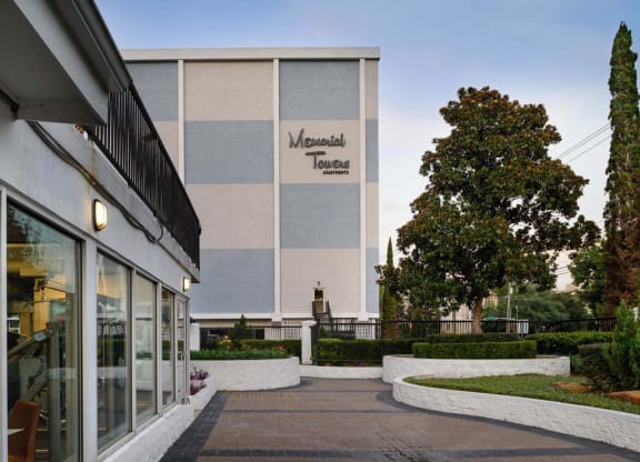 Apartment Exterior at Memorial Towers Apartments, The Barvin Group, Houston, TX, 77007